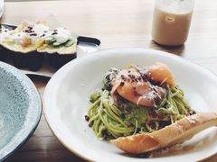 烟熏三文鱼青酱意面-A30 BISTRO