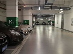 -虹桥天地-停车场