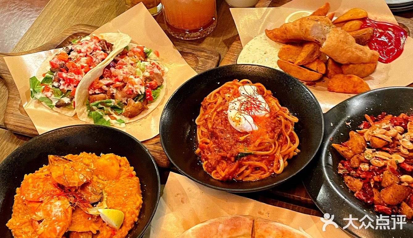 来武汉也要去的小酒馆工业风环境菜品真的惊艳我️