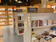 -新华里咖啡书吧(新华书店小寨店)