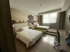 -西安大雁塔科技大学地铁站亚朵酒店