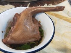药膳乳鸽煲-一煲鸽