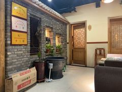 等位区-清风园肘子馆(万家大激店)