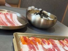 -围炉肉舍•炭烤活鳗•丹东海鲜烤肉(步行街店)