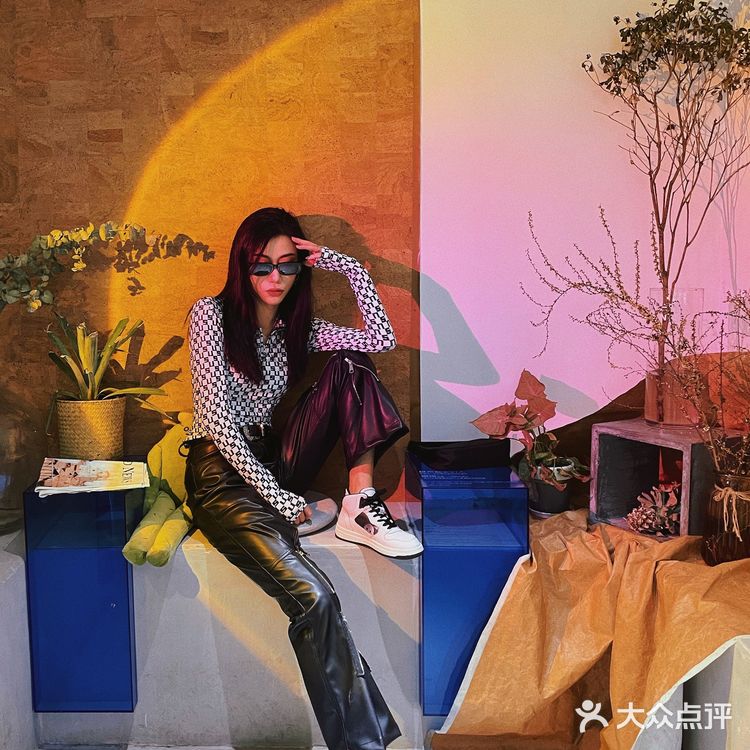 店里虽然人很多 但座位还是一直有的