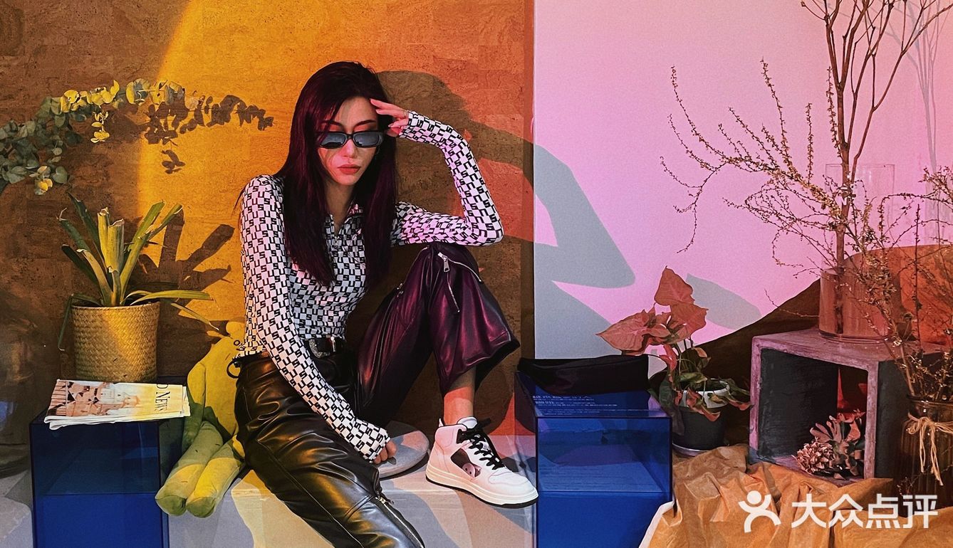 店里虽然人很多 但座位还是一直有的