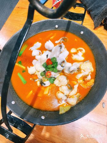 我们上美团上买的团购套餐，量很大，两个人根本吃不完呀