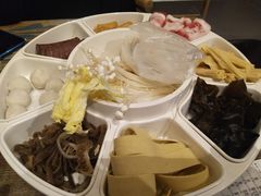 -鸡遇虾煲干锅火锅(小寨金莎店)