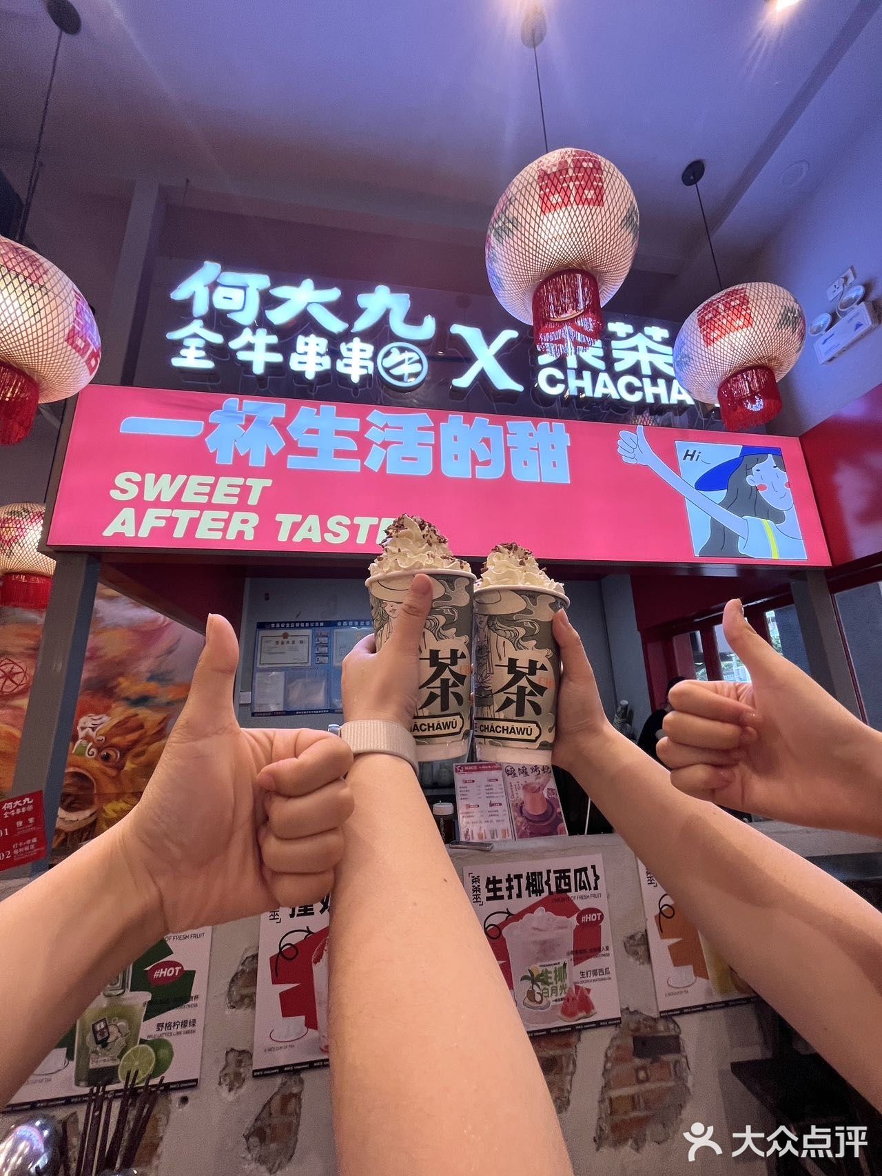 遇到这个门头挂着红绣球的火锅店千万要停下来