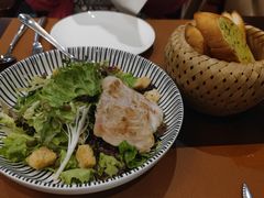 炭烤鸡肉色拉-Golden Lily河内巴黎法越料理餐厅(建国西路店)