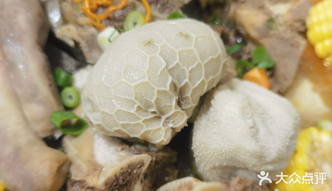 在东岭南街，临近刘老根大舞台的牛大骨！