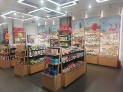 零售区-良品铺子(长和国际店)