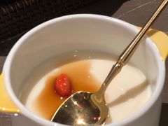 焦糖豆腐花-海派悦庭·海胆烧麦·新融合菜(凯德广场店)