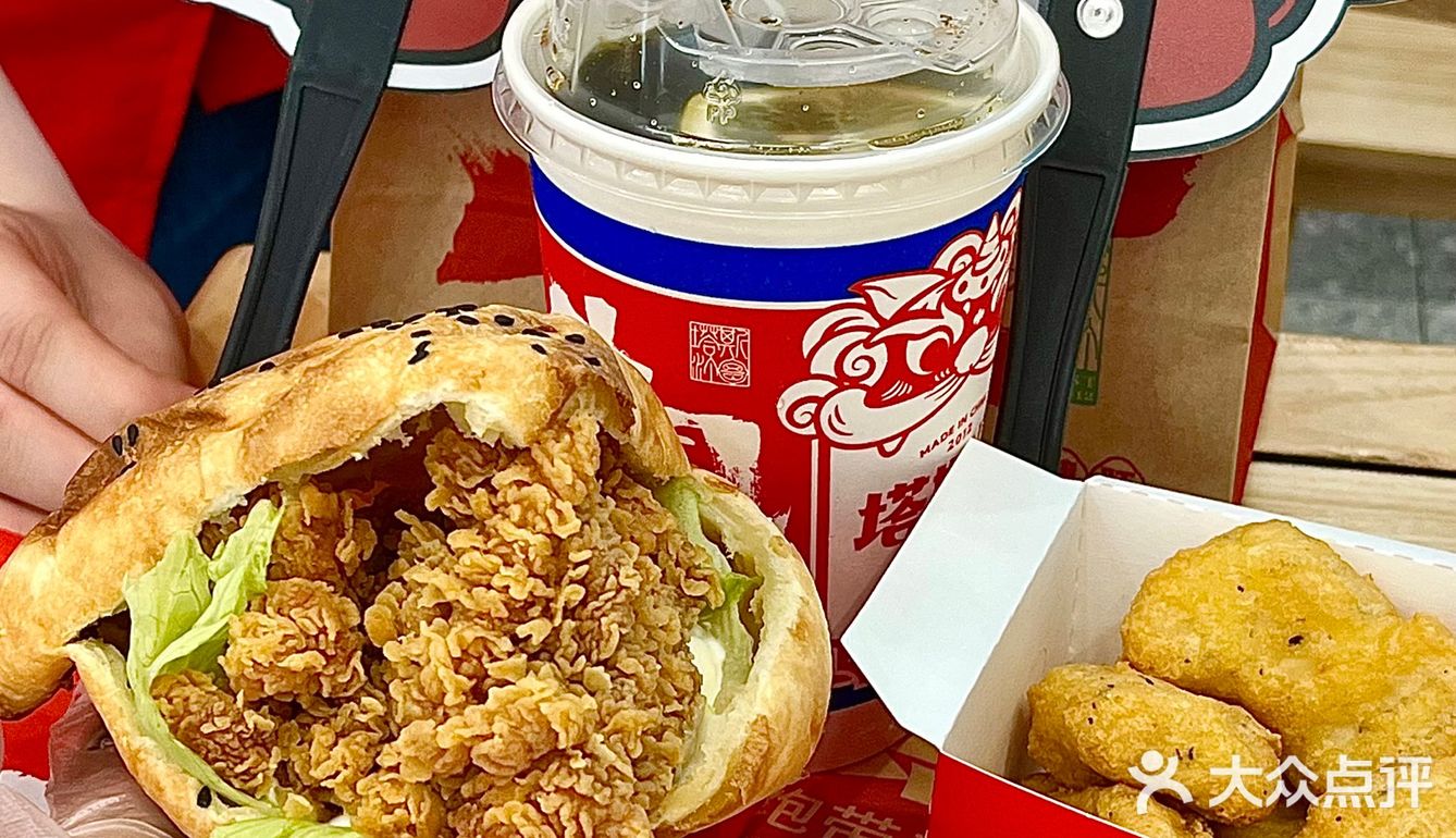 在郑州！！吃中国汉堡🍔get端午扇子…吼可爱！！
