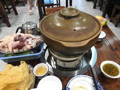 炭炉果鸡煲-威邵鸡煲(西华路总店)