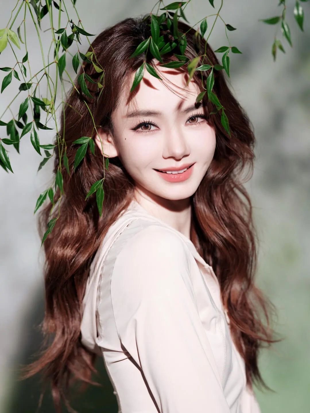 戚薇最新的活动发型真的太美了,以低调温暖