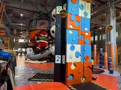 -嗨翻Hi-Fun竞技主题乐园·蹦床团建生日轰趴(荆川 国光1937店)