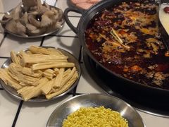 -鹿鸣山草本茶香火锅(园西路店)