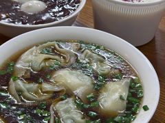 荠菜肉大馄饨红汤-吴家馄饨