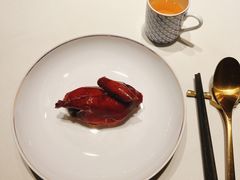 玻璃脆皮香茅石歧乳鸽-炳胜私厨(万象前海店)