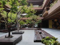 -瑞虹新天地月亮湾