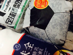 足球状 不怎么好次-全家便利店(东体育会路店)