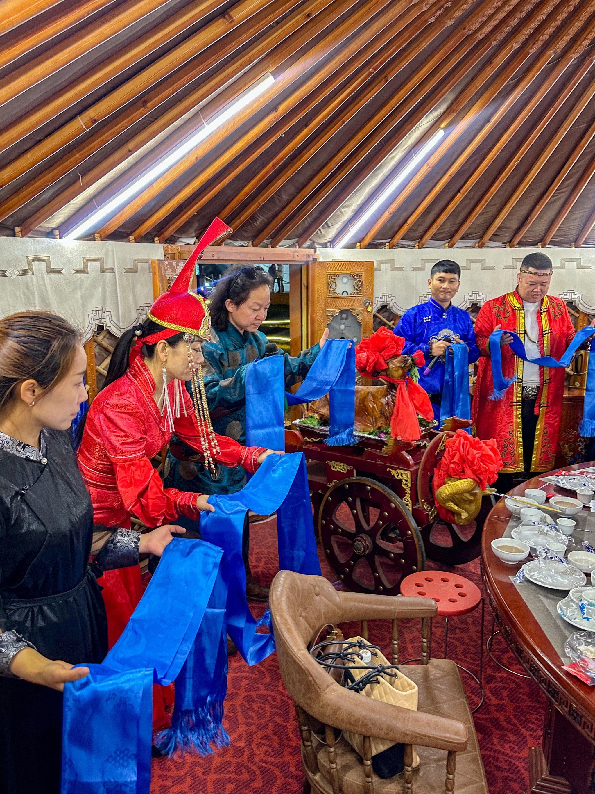 就在赛汗塔拉!蒙古包聚餐