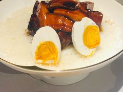 咸蛋茨菰红烧肉-屋里厢上海菜馆