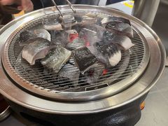 -围炉肉舍•炭烤活鳗•丹东海鲜烤肉(步行街店)