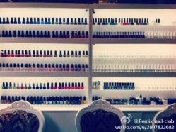 店内的甲油陈列柜噢-Remix Nail Club