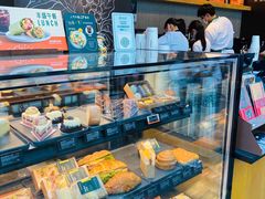 面包甜点陈列柜-星巴克(浙江省人民医院店)