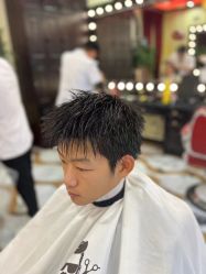 -东方先生国潮男士理发馆