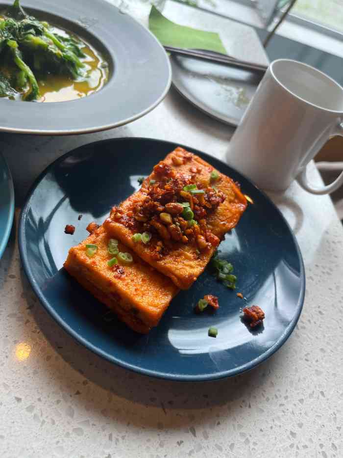 半山腰(侨福芳草地店)-"整个风格都好喜欢.算是改良版的云南菜,每.