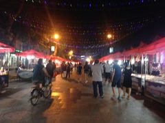 -布尔津河堤夜市