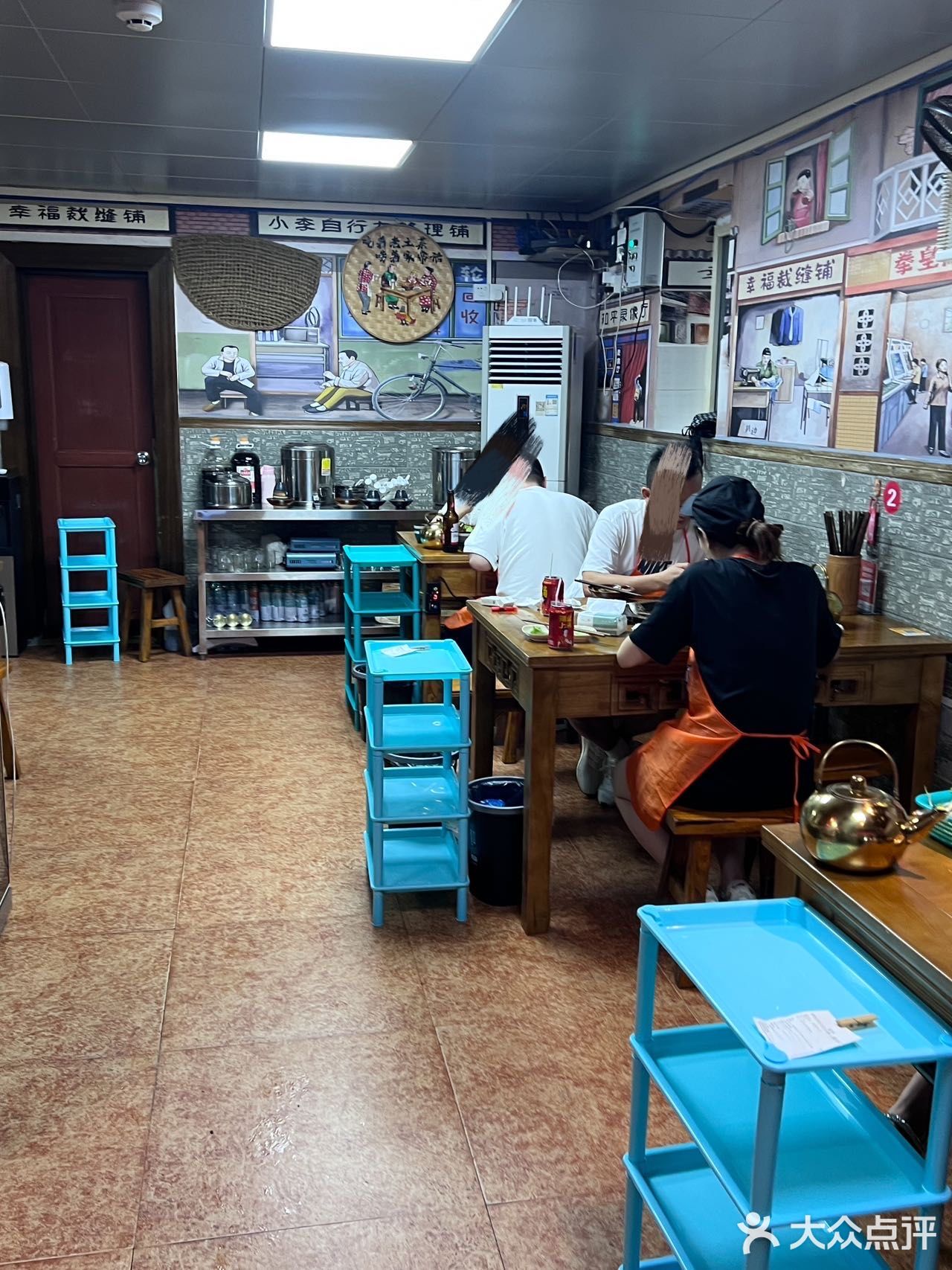 他家的老火锅味道真的是又辣又爽，特别好吃。