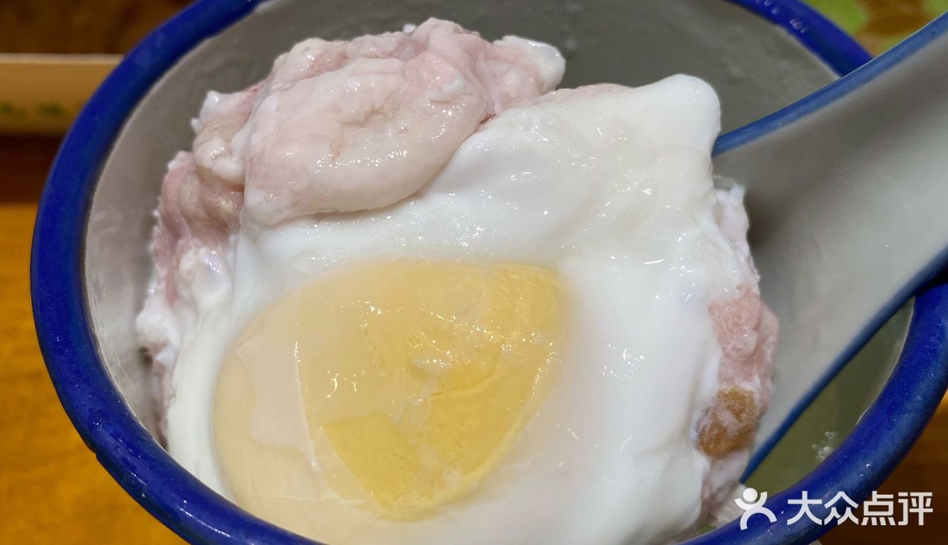 热腾腾的面才好吃。还有炖罐分量十足，特别是肉