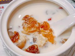 冰糖雪耳桃胶奶-广信牛奶甜品世家(台东店)
