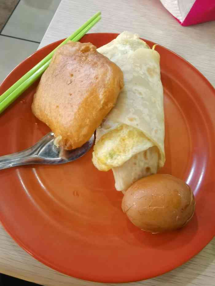 食为天快餐(七纬路店)-" 这家店我觉得比较大生意也不错.对面.