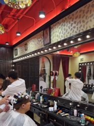 -东方先生国潮男士理发馆