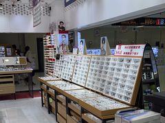 -美式眼镜·授权蔡司.依视路.尼康.豪雅.明月(人民广场店)
