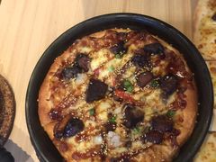 浓情蜜意黑叉烧披萨-必胜客(天鸿店)