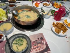 -洪氏嗨捞·广东猪肚鸡·椰子鸡火锅(西咸万象城店)