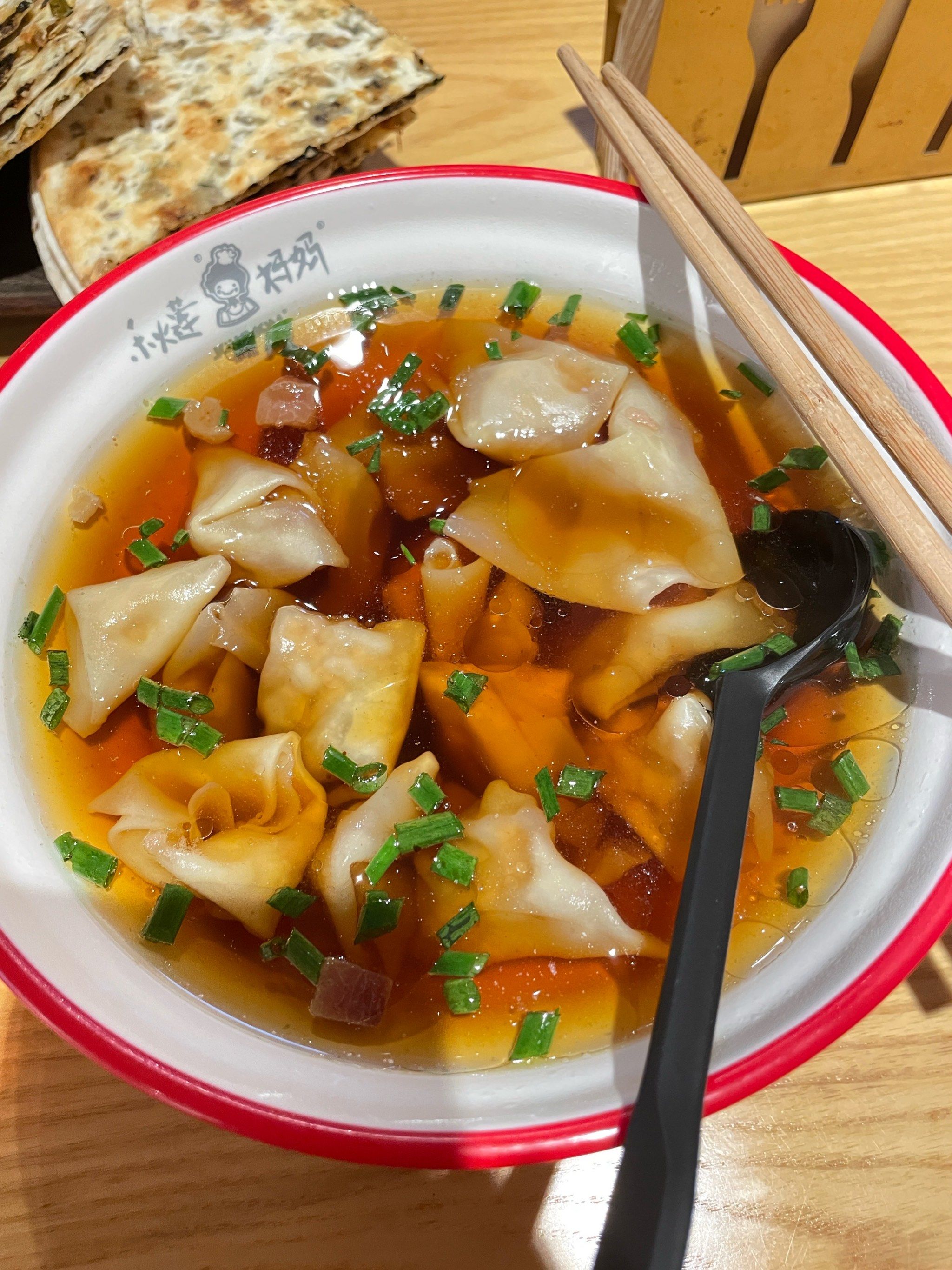 「秋莲妈妈(创意园店)」
小馄饨,汤