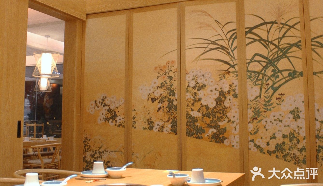 来广州一定要吃|广州首家特色番茄酸笋火锅