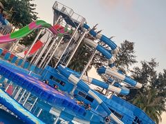 -亚龙湾中心广场