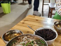 小碗瘦肉-正宗杨记普洱酸醋米线(总店)