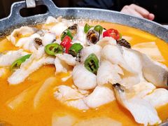 思茅酸汤鱼片-老滇山寨•云南特色菜•地方菜•民族风情歌舞表演(金碧店)