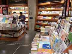 -西西弗书店&矢量咖啡(凯德晶萃广场店)