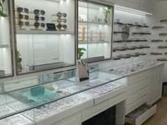 -翰佐蔡司小乐圆·依视路星趣控·暴龙眼镜折扣店