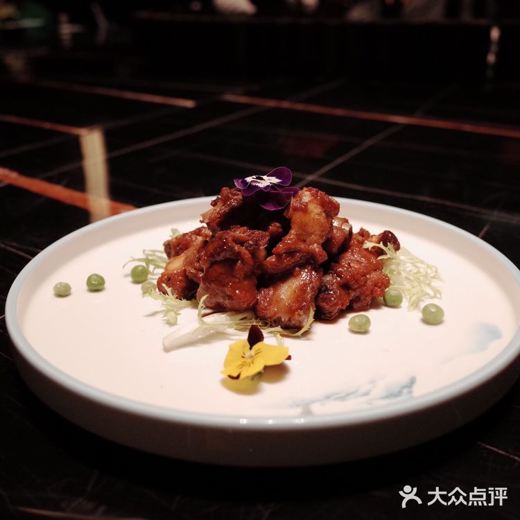 花菜梗真的是爱了 每次都认真的吃着比较着